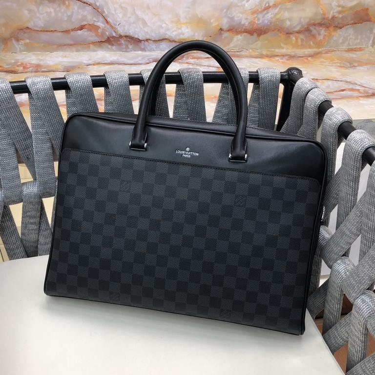 The latest hot models LV Louis Vuitton imported leather men's briefcases   handbags   crossbody bags practical models shipping la   top original single goods   paper talking about bragging rights we will not, please let 