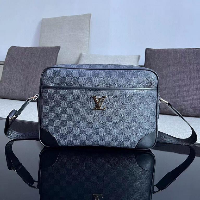 LV Crossbody BagModel 2367-2Size 31-21-7Counter new    heavy hit version replica   original leather replica   leather super soft   oversized capacity   customized counter original hardware  smooth zipper    perfect craft