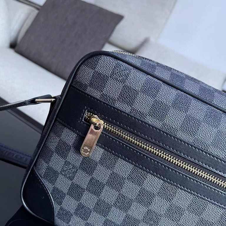 LV Crossbody BagModel 2367-2Size 31-21-7Counter new    heavy hit version replica   original leather replica   leather super soft   oversized capacity   customized counter original hardware  smooth zipper    perfect craft