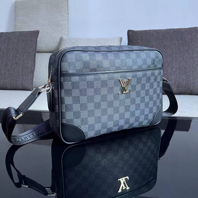 LV Crossbody BagModel 2367-2Size 31-21-7Counter new    heavy hit version replica   original leather replica   leather super soft   oversized capacity   customized counter original hardware  smooth zipper    perfect craft