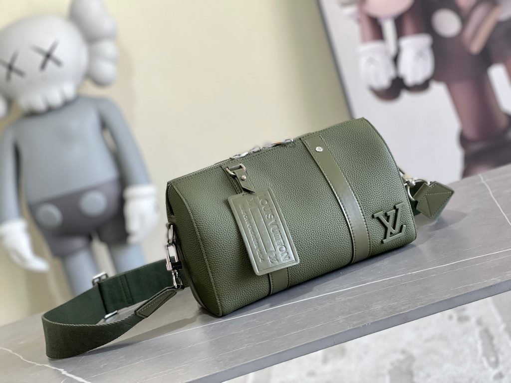 Exclusive Background Top Original M21438 Ginger M21437 Khaki Green M59255g This City Keepall handbag is crafted from LV Aerogram cowhide leather with a subtle texture for a handsome look. Identified by the metal LV logo,