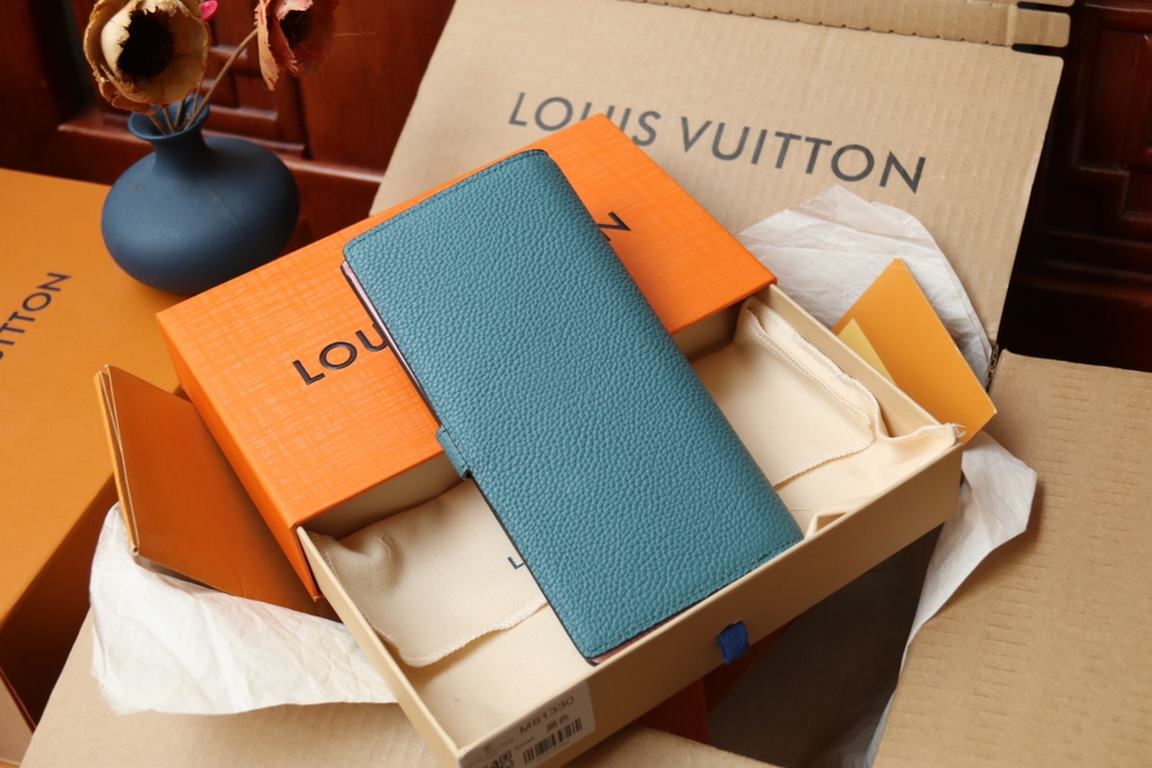 M81330This LV Vertical walletInspired by Capucines handbags, this wallet in soft grained Taurillon leather is embellished with LV letters for the sliding closure. It opens to reveal a color-blocked lining and features a 