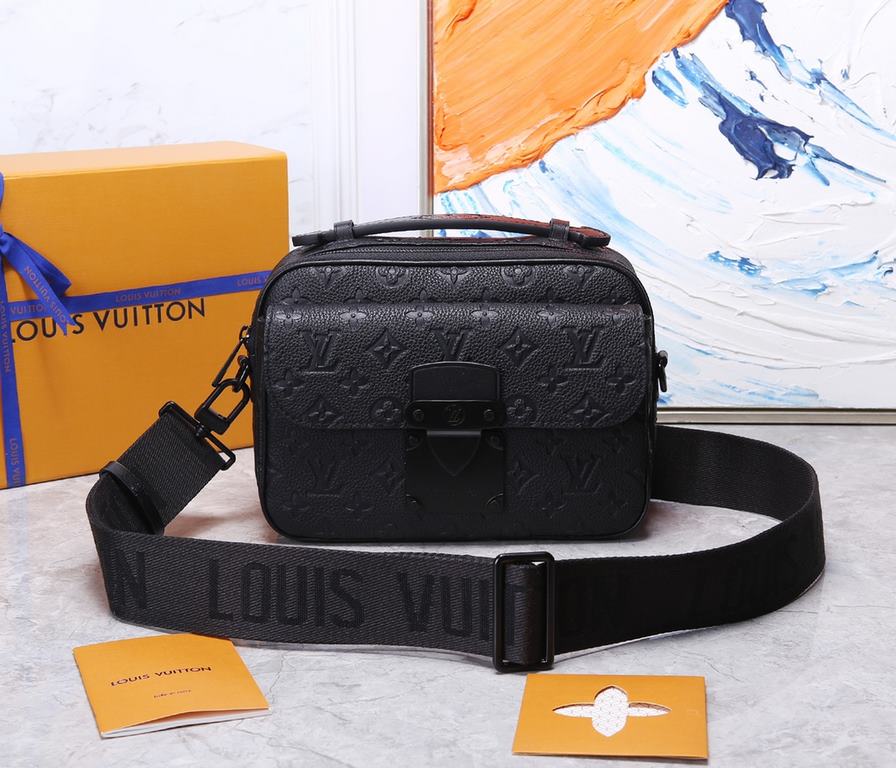 Top Original M58489 This S Lock messenger bag is crafted from supple Taurillon leather in an elegant black hue, embellished with the brand's traditional Monogram embossed pattern. The magnetic closure, inspired by George