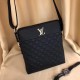 New Lv crossbody bag   Italian imported cowhide   top goods,   steel hardware are brand LOGO, look at the gloss of the leather, look at the oil edge, look at the alignment, the highest quality in the market, there is no 