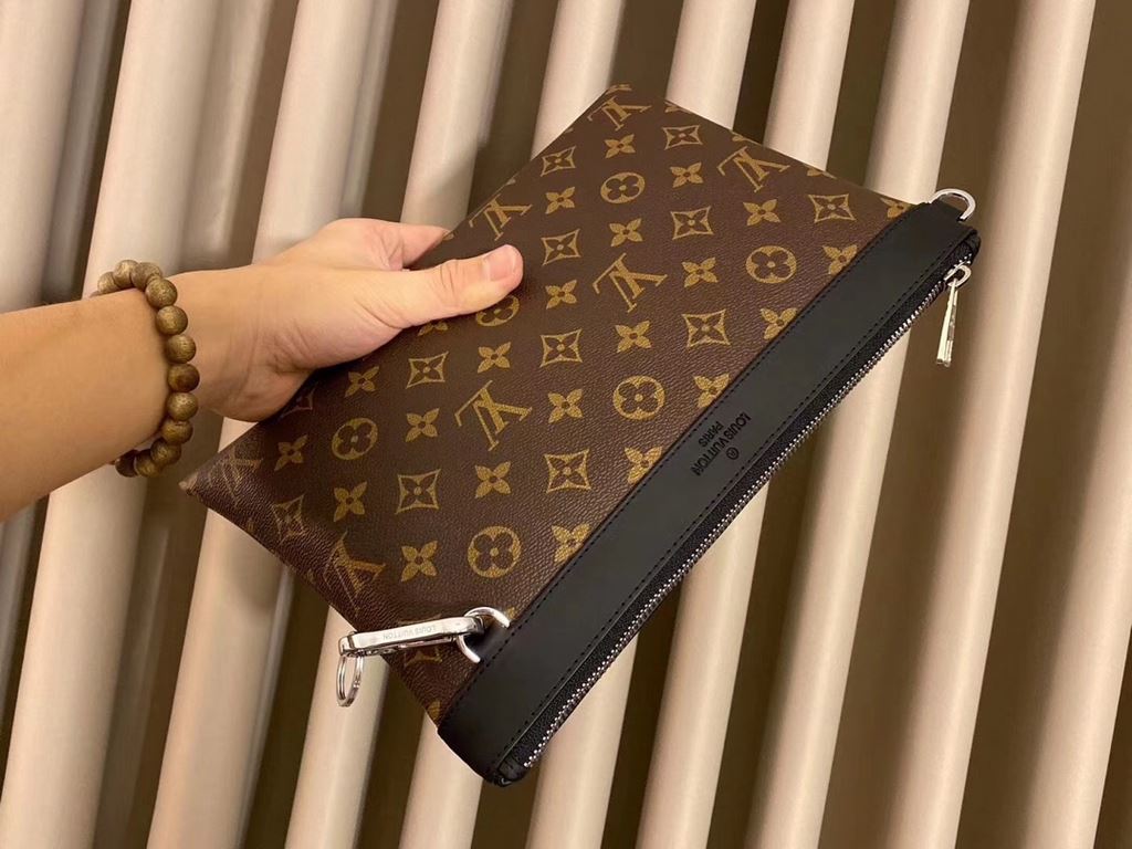 LV Louis Vuitton multifunctional handbag shipping   unisex models   summer staple models   imported special materials PVC plating with leather refined from   real shot not to repair the picture   every detail can be seen