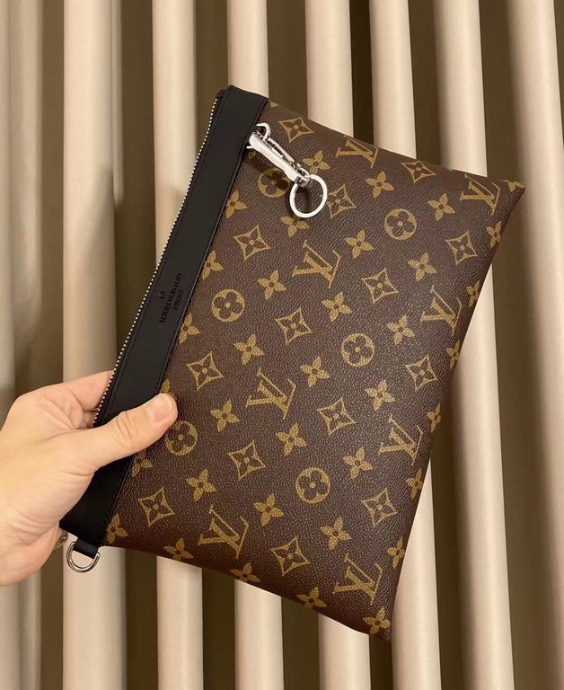 LV Louis Vuitton multifunctional handbag shipping   unisex models   summer staple models   imported special materials PVC plating with leather refined from   real shot not to repair the picture   every detail can be seen