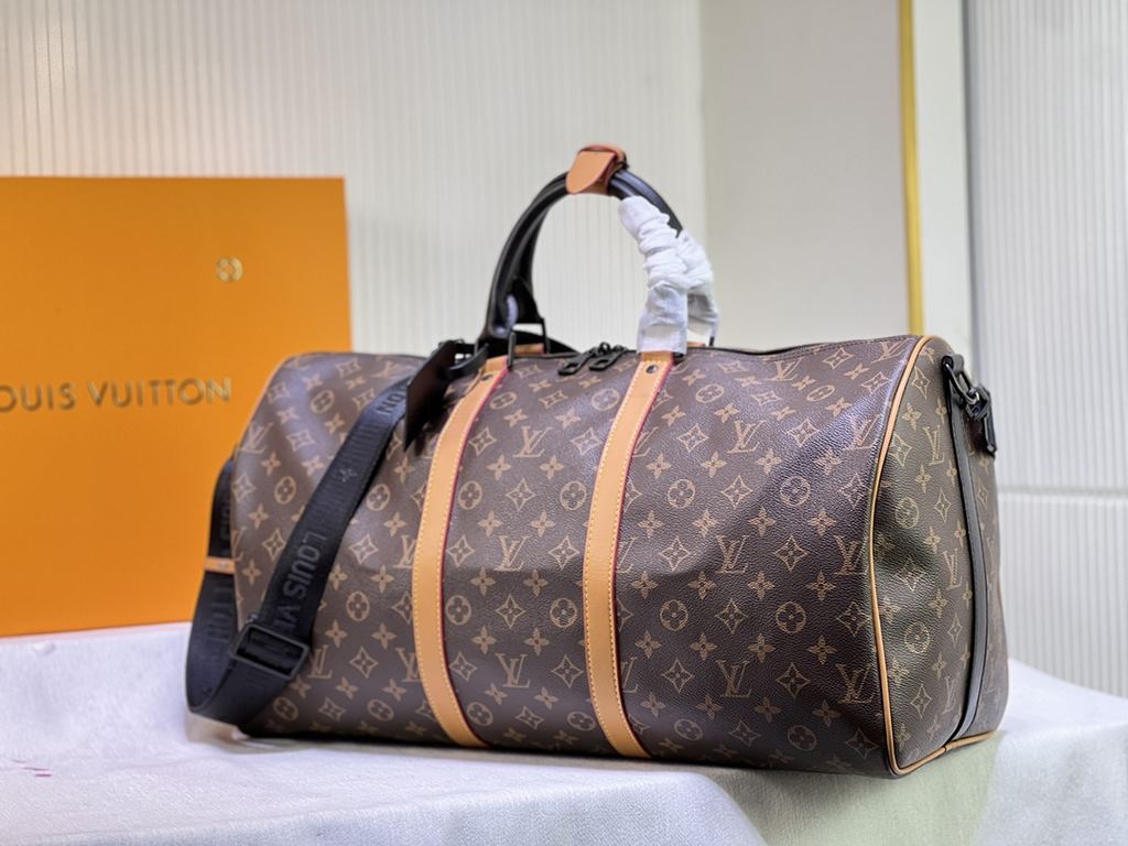 M46703 M41416 This Keepall Bandoulière 45 travel bag introduces classic undertones in Monogram Macassar coated canvas. Side straps are cut from contrasting leather, top leather handles and metal pieces add a subdued touc