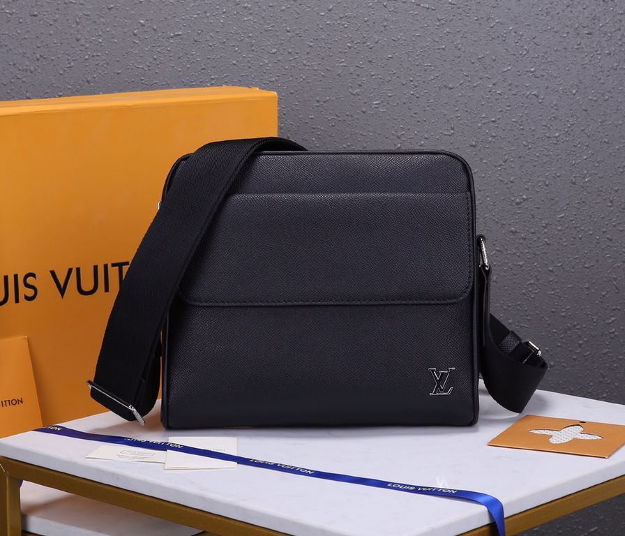 [Original Quality M30260] ALEX Small Messenger Bag The Alex Small Messenger Bag is crafted from Louis Vuitton's classic Taga leather and can be used for both formal and casual occasions. The flawless design is functional