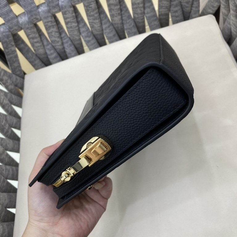 LV Strong]Fashion Casual Clip Bag    Imported Leather The market is the only home of a five sex gold Please recognize the quality quasi-quality Not the same amount of quality is not a kind of temperament,1044-5 Color Bla