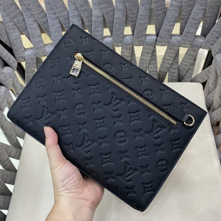 LV Strong]Fashion Casual Clip Bag    Imported Leather The market is the only home of a five sex gold Please recognize the quality quasi-quality Not the same amount of quality is not a kind of temperament,1044-5 Color Bla