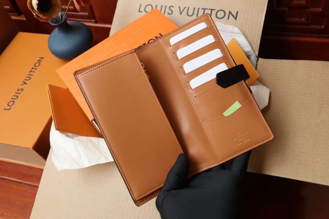 M81330This LV Vertical walletInspired by Capucines handbags, this wallet in soft grained Taurillon leather is embellished with LV letters for the sliding closure. It opens to reveal a color-blocked lining and features a 