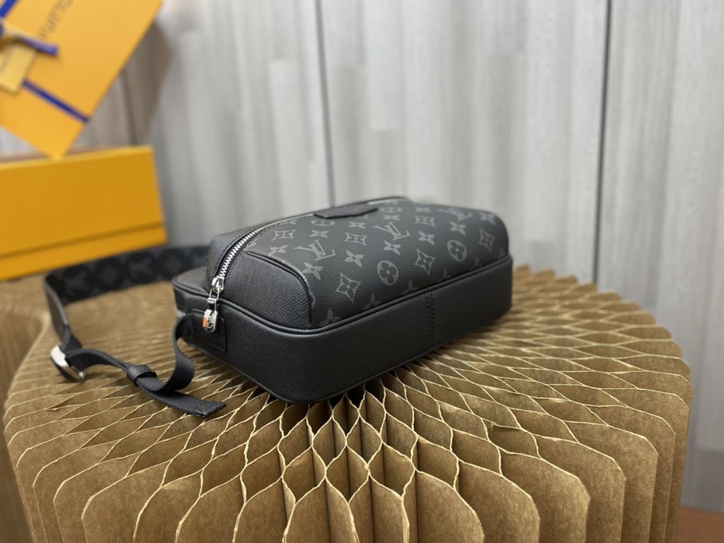 Internal Price P Top quality original  All steel hardware  TypeM30233  Louis Vuitton welcomes SpringSummer 2019 with a blend of Taga leather and Monogram canvas that harmonizes the bold design of the Outdoor messenger ba