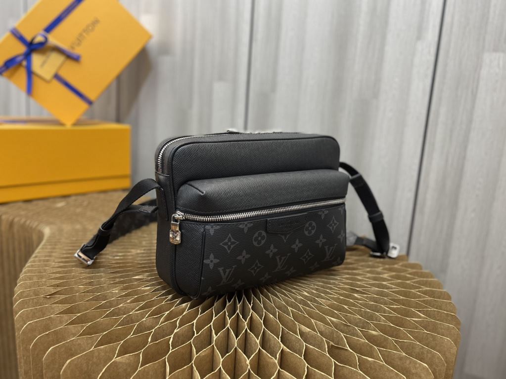 Internal Price P Top quality original  All steel hardware  TypeM30233  Louis Vuitton welcomes SpringSummer 2019 with a blend of Taga leather and Monogram canvas that harmonizes the bold design of the Outdoor messenger ba