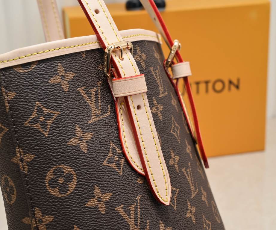 Exclusive real shot - upgraded version   color changing yellow leather   Original goods High-end quality Word of mouth full of praise Sub-pocket Very practical Louis Vuitton pair of version of the inner lining, the origi