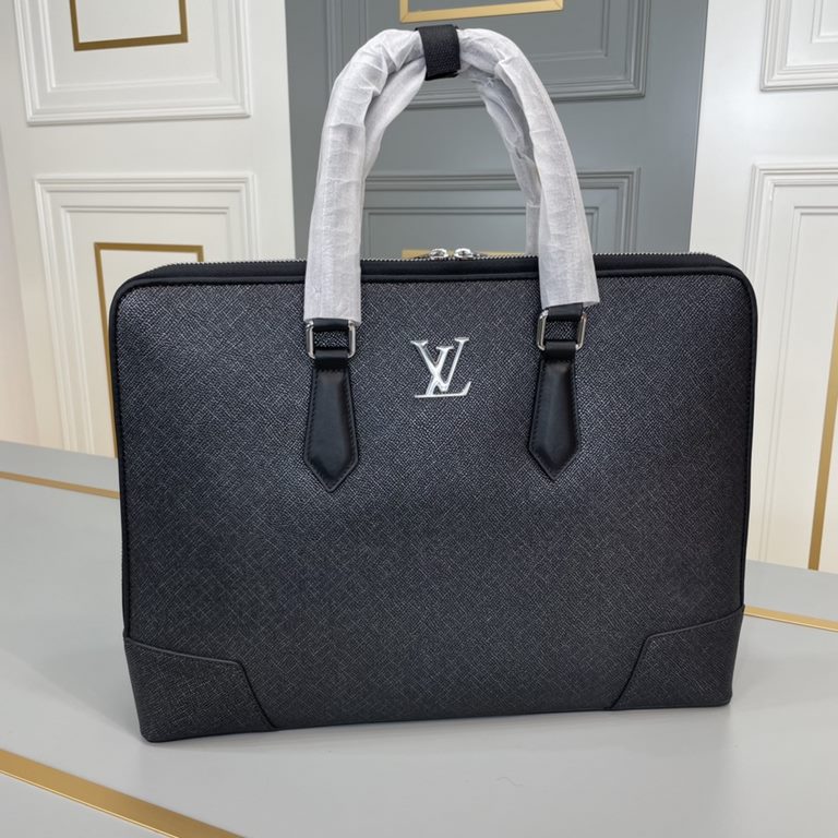 The original official network original single goods [love] LV original single authentic new counter with the same high-end men's casual briefcase   workmanship is super refined and elegant. With imported raw materials co