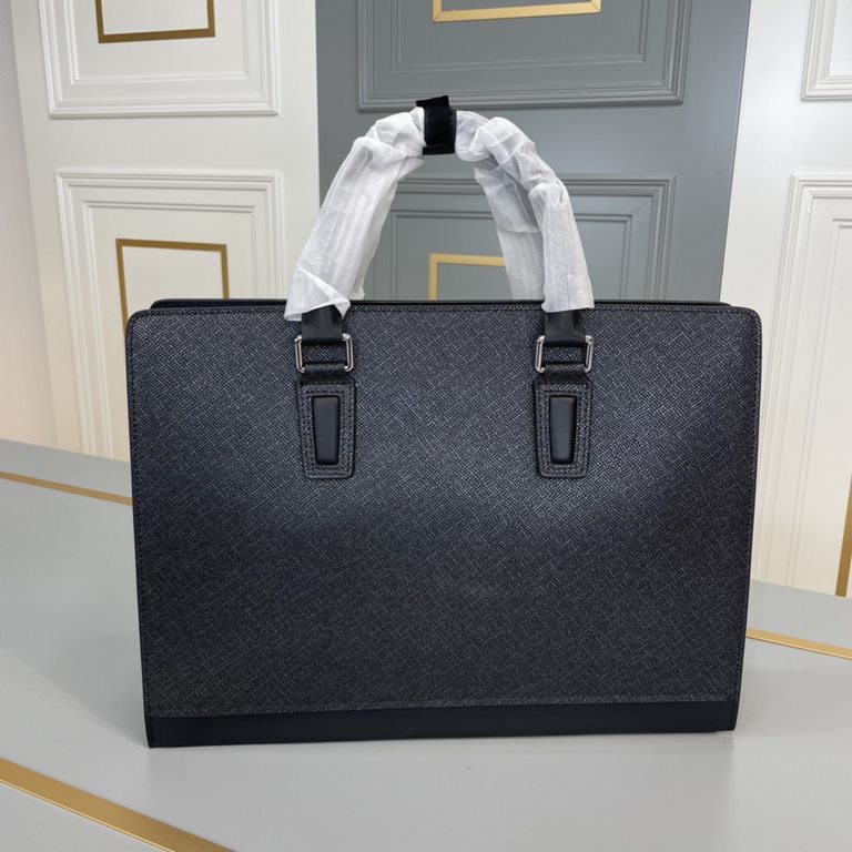 The original official network original single goods [love] LV original single authentic new counter with the same high-end men's casual briefcase   workmanship is super refined and elegant. With imported raw materials co