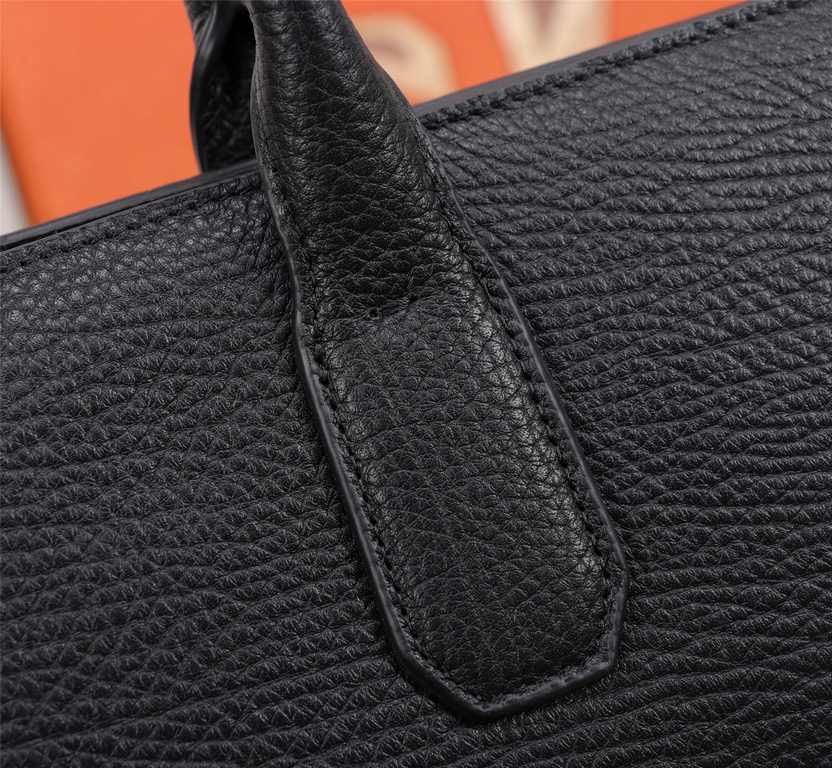 【Top Original Quality】 2022 Newest LV Briefcase The original European imported cowhide sketches the iconic lines, made with imported equipment, fashionable and trendy, counter quality, more zipper pockets and internal pa