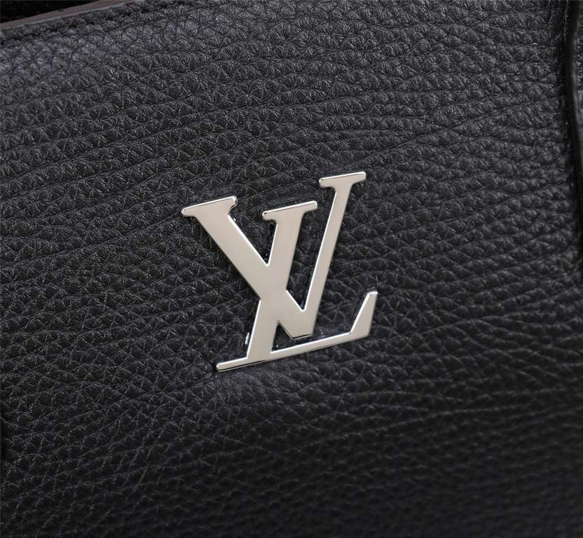 【Top Original Quality】 2022 Newest LV Briefcase The original European imported cowhide sketches the iconic lines, made with imported equipment, fashionable and trendy, counter quality, more zipper pockets and internal pa