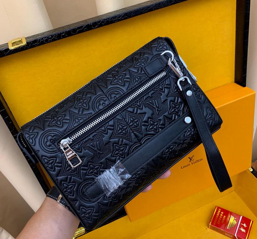 Batch ~ LV explosive model combination lock; rich masterpiece ~ ~ real pure cowhide, with the flavor of leather, model 33016-1...   Exclusive fire models attention; ... Paris first exhibition CEO heavy recommended models