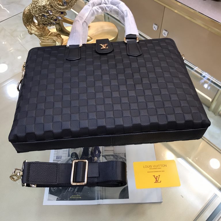 New  LOUIS VUITTON (Louis Vuitton)   2021 latest models of briefcases, not only the bag type to do a good job, but also the quality is very fine, using imported cowhide compression checkered pattern, semi-stereotyped des