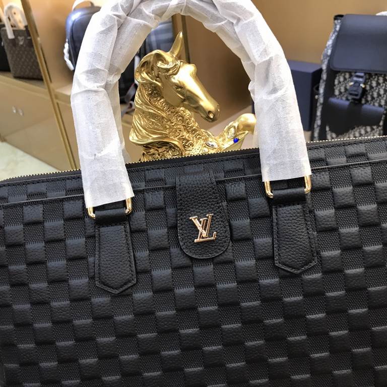 New  LOUIS VUITTON (Louis Vuitton)   2021 latest models of briefcases, not only the bag type to do a good job, but also the quality is very fine, using imported cowhide compression checkered pattern, semi-stereotyped des