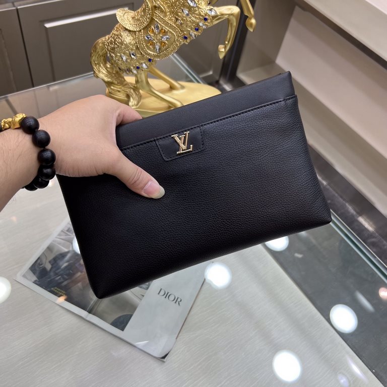 LOUIS VUITTON (Louis Vuitton   ) top original single latest model clutch bag. Imported head layer cowhide. Original hardware. Workmanship to see the details, every place is incomparable to pay attention to, exquisite and