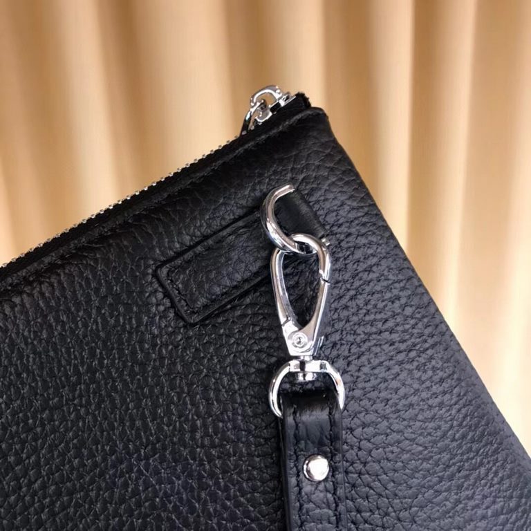 Louis Vuitton Clutch Bag Exclusive First  Original Goods   This tote bag is made of imported cowhide leather   Each bag is decorated with PRADA Lightweight and super practical   Length 28XHeight 18XBottom 3cm  Model No. 