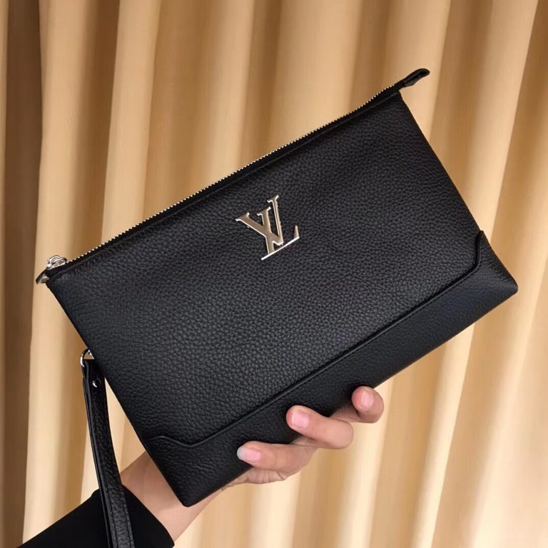 Louis Vuitton Clutch Bag Exclusive First  Original Goods   This tote bag is made of imported cowhide leather   Each bag is decorated with PRADA Lightweight and super practical   Length 28XHeight 18XBottom 3cm  Model No. 