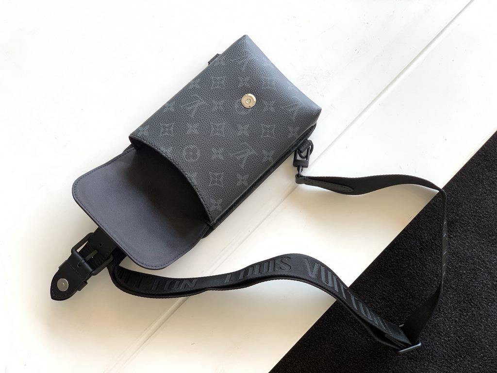 EXCLUSIVE ACTIVITIES TOP ORIGINAL M45912SAUMUR SHOULDER BAG This new shoulder bag is inspired by Louis Vuitton's iconic Saumur bag, created in 1986, in Monogram Eclipse canvas with leather details that represent the Hous