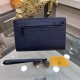 New  LOUIS VUITTON (Louis Vuitton)   the latest clutch bag Not only the bag type is well done, but also the quality is very fine, the use of imported water ripple cowhide leather production, hardware supporting with a co