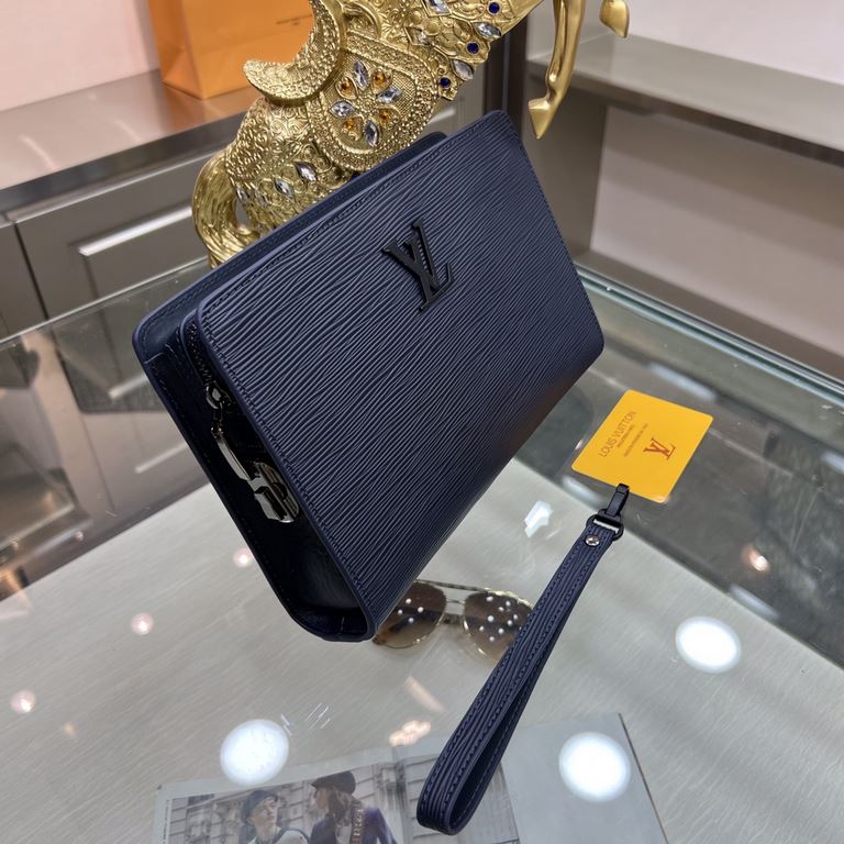 New  LOUIS VUITTON (Louis Vuitton)   the latest clutch bag Not only the bag type is well done, but also the quality is very fine, the use of imported water ripple cowhide leather production, hardware supporting with a co