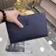 New  LOUIS VUITTON (Louis Vuitton)   the latest clutch bag Not only the bag type is well done, but also the quality is very fine, the use of imported water ripple cowhide leather production, hardware supporting with a co