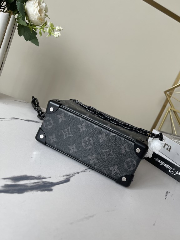 【Top Original Exclusive Photograph】 M44735 M68906 M44480 lv new shoulder crossbody bag box bag for men and women iconic Monogram print with contrasting resin chain strap, menswear artistic director Virgil Abloh for this 