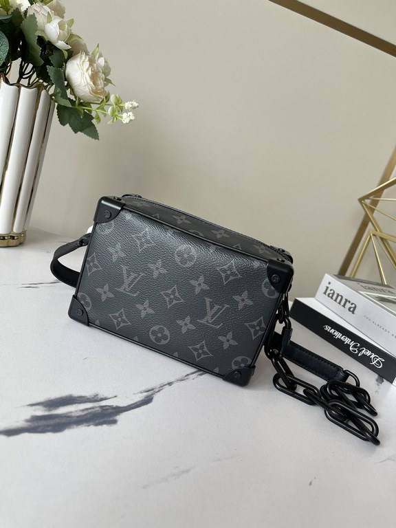 【Top Original Exclusive Photograph】 M44735 M68906 M44480 lv new shoulder crossbody bag box bag for men and women iconic Monogram print with contrasting resin chain strap, menswear artistic director Virgil Abloh for this 