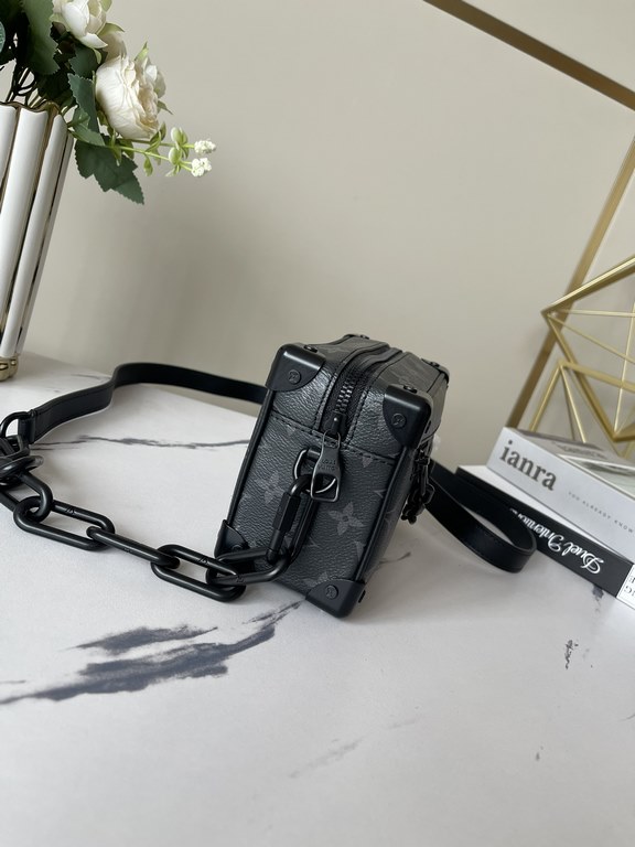 【Top Original Exclusive Photograph】 M44735 M68906 M44480 lv new shoulder crossbody bag box bag for men and women iconic Monogram print with contrasting resin chain strap, menswear artistic director Virgil Abloh for this 