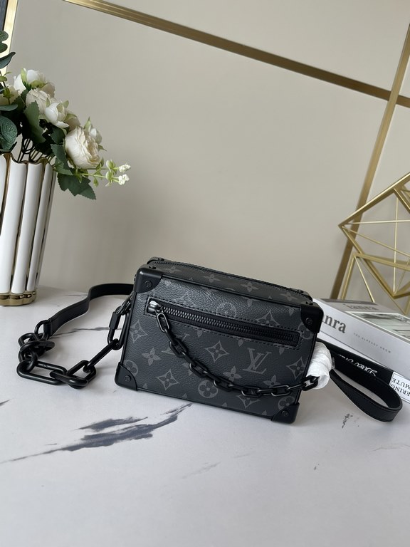 【Top Original Exclusive Photograph】 M44735 M68906 M44480 lv new shoulder crossbody bag box bag for men and women iconic Monogram print with contrasting resin chain strap, menswear artistic director Virgil Abloh for this 