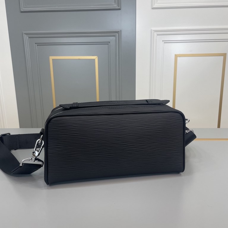 The original official network original single goods [love] LV new original single genuine new counter with the same high-end men's casual cross-body bag   workmanship is super refined and elegant. With imported raw mater