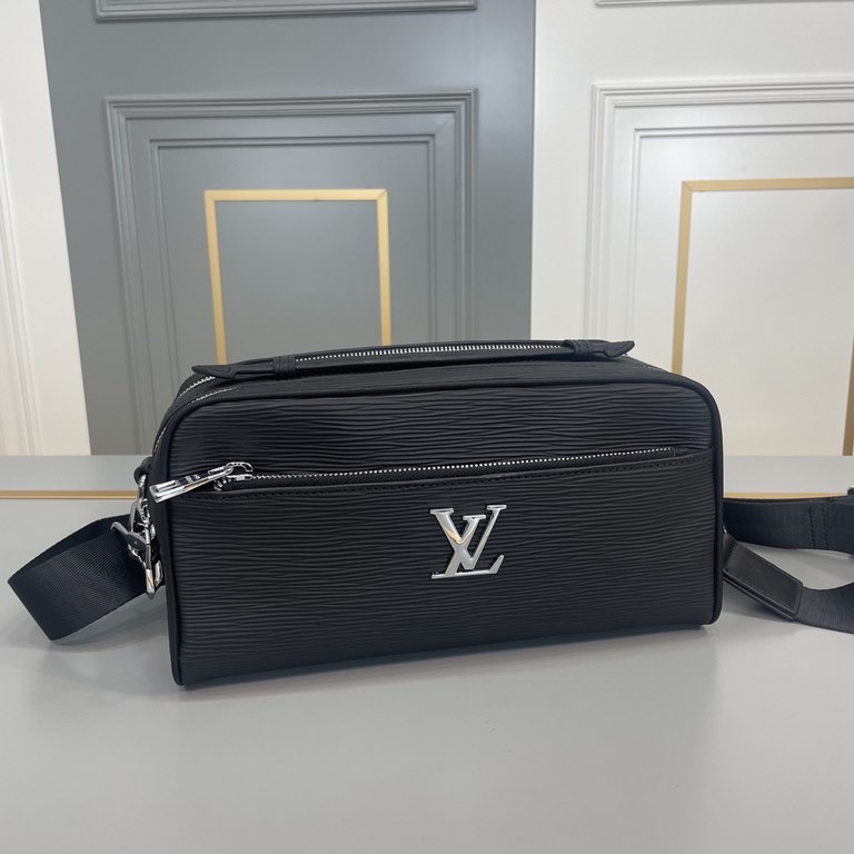 The original official network original single goods [love] LV new original single genuine new counter with the same high-end men's casual cross-body bag   workmanship is super refined and elegant. With imported raw mater