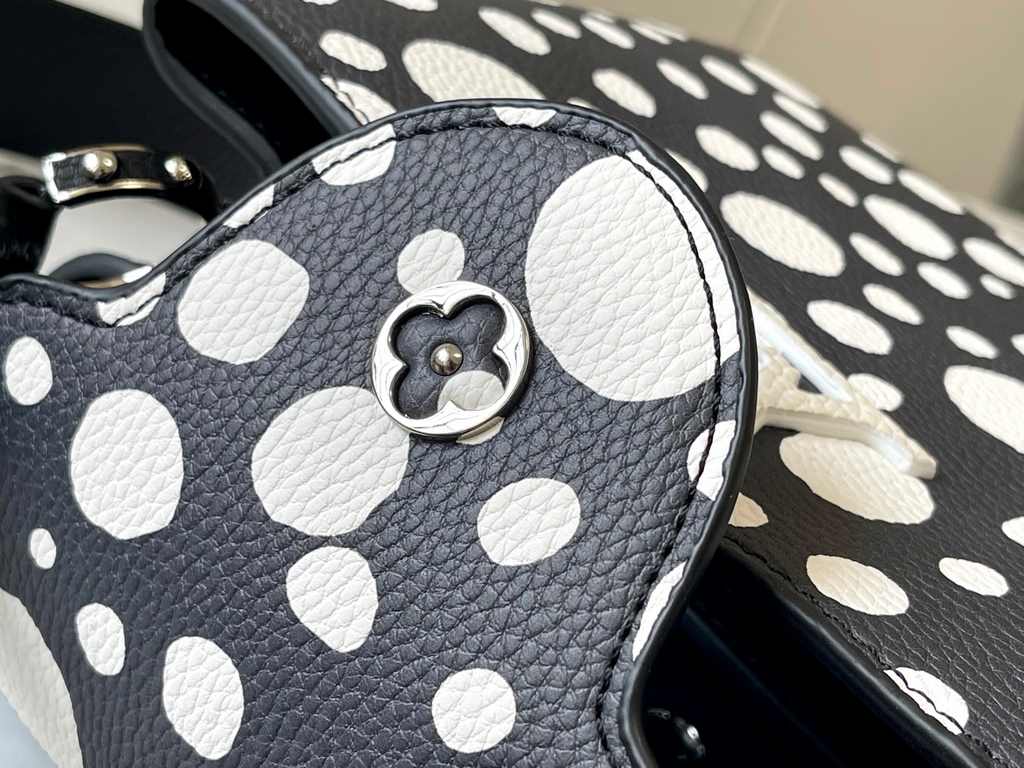 EXCLUSIVE SHOOTING - M21663 From the Louis Vuitton x Yayoi Kusama collaboration comes this LV x YK Capucines pouch. The renowned Japanese artist's childhood obsession with polka dots as a symbol of infinity finds dazzlin