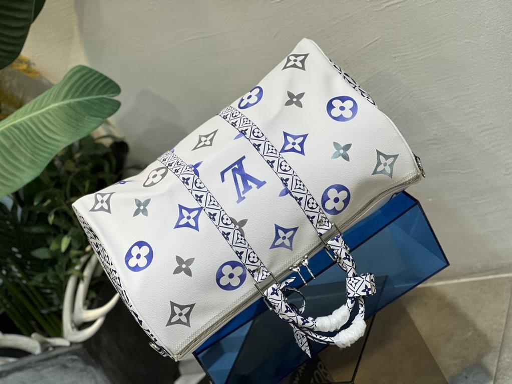 lv2023 Paris Early Autumn Women's Travel Bag, G10916, 41416, 50cm, arrived.23FW women's series, the summer atmosphere in the lv spring new bag inside to get fully embodied, creamy white leather and aqua blue, purple prin