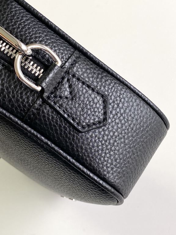 Top quality original  M41663 Lychee N41664 Black Check N41663 Non-Check M42838 Old Flower M41663 Black Flower Clutch The Pochette Kasai clutch is shaped in subtle Taga leather with a compact shape and LV lettering at the