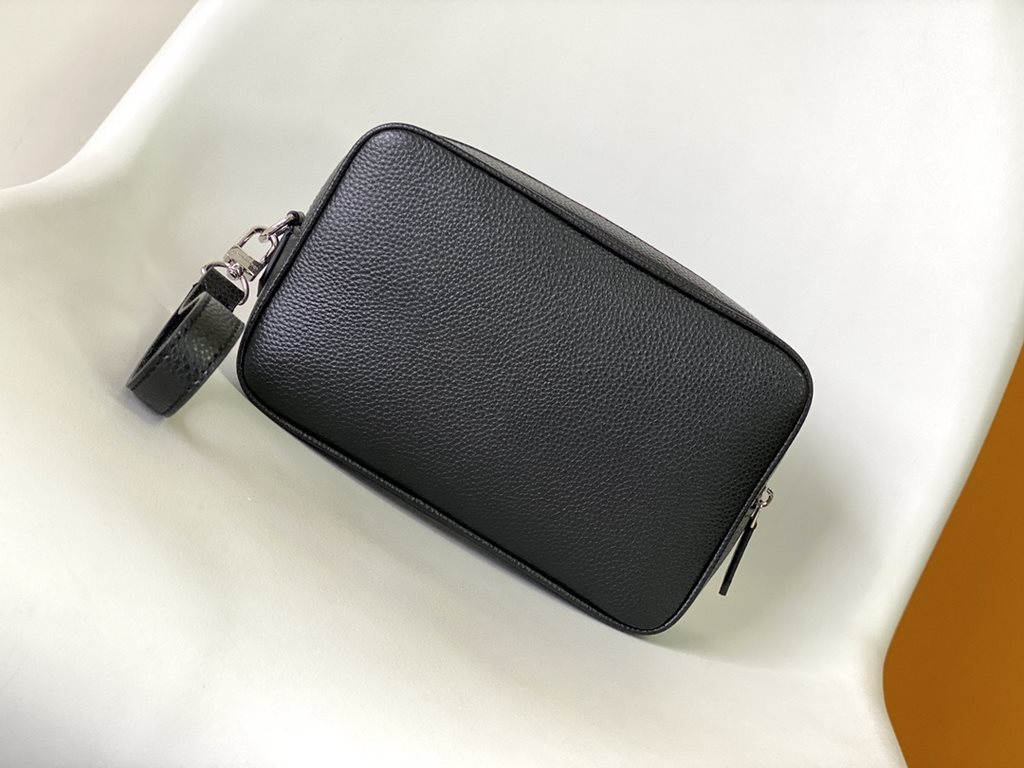 Top quality original  M41663 Lychee N41664 Black Check N41663 Non-Check M42838 Old Flower M41663 Black Flower Clutch The Pochette Kasai clutch is shaped in subtle Taga leather with a compact shape and LV lettering at the