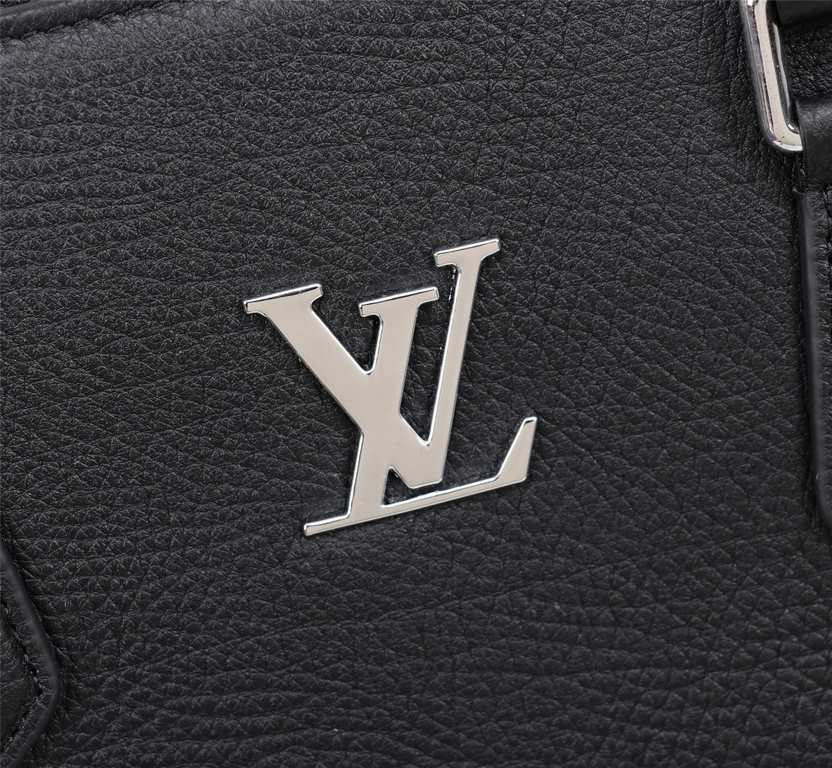 【Top Original Quality】 2022 Newest LV Briefcase The original European imported cowhide sketches the iconic lines, made with imported equipment, fashionable and trendy, counter quality, more zipper pockets and internal pa