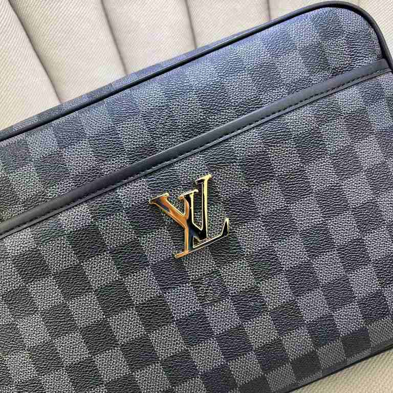 LV Crossbody BagModel 2367-2Size 31-21-7Counter new    heavy hit version replica   original leather replica   leather super soft   oversized capacity   customized counter original hardware  smooth zipper    perfect craft