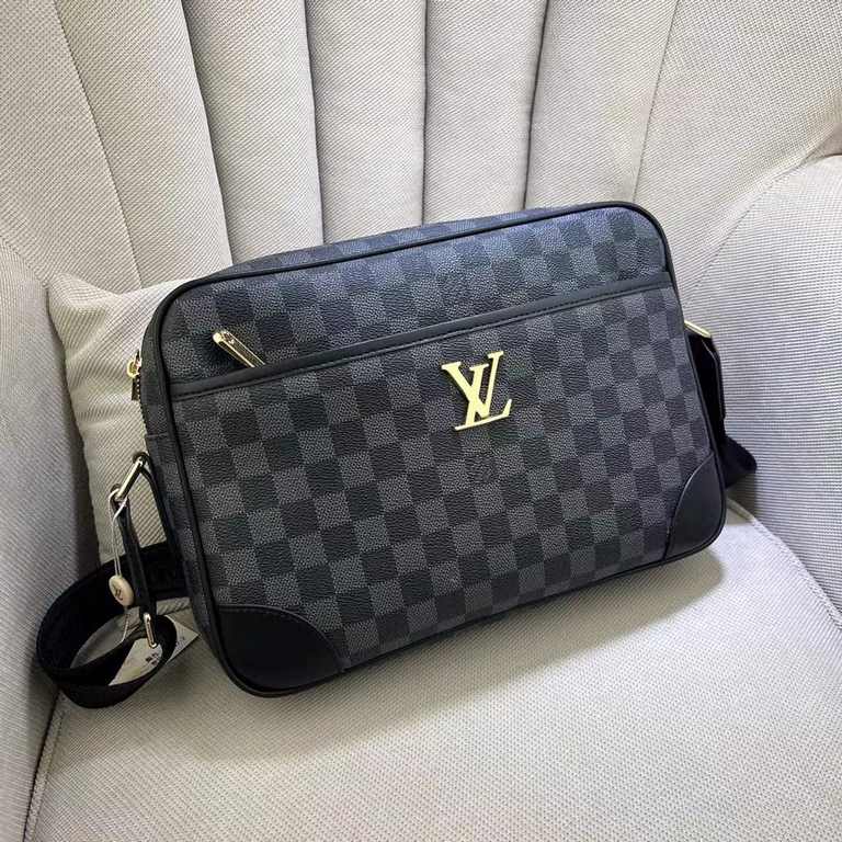 LV Crossbody BagModel 2367-2Size 31-21-7Counter new    heavy hit version replica   original leather replica   leather super soft   oversized capacity   customized counter original hardware  smooth zipper    perfect craft