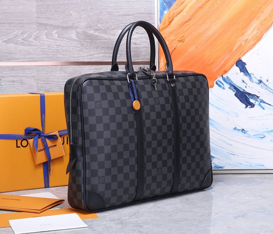 TOP ORIGINAL EXCLUSIVE ACTUAL M41125 BLACK GRID # OLD FLOWER ##PORTE-DOCUMENTS VOYAGE The Porte-Documents Voyage briefcase in Monogram Macassar canvas is a modern take on a classic Louis Vuitton design. With its lightwei