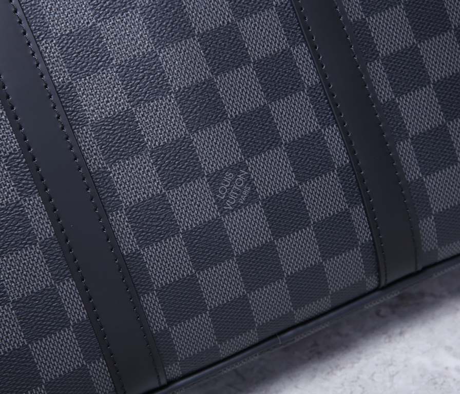 TOP ORIGINAL EXCLUSIVE ACTUAL M41125 BLACK GRID # OLD FLOWER ##PORTE-DOCUMENTS VOYAGE The Porte-Documents Voyage briefcase in Monogram Macassar canvas is a modern take on a classic Louis Vuitton design. With its lightwei