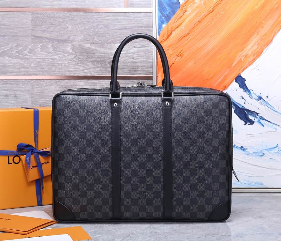 TOP ORIGINAL EXCLUSIVE ACTUAL M41125 BLACK GRID # OLD FLOWER ##PORTE-DOCUMENTS VOYAGE The Porte-Documents Voyage briefcase in Monogram Macassar canvas is a modern take on a classic Louis Vuitton design. With its lightwei