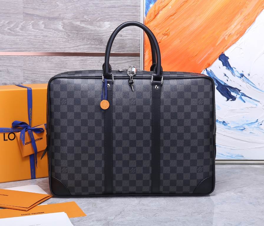 TOP ORIGINAL EXCLUSIVE ACTUAL M41125 BLACK GRID # OLD FLOWER ##PORTE-DOCUMENTS VOYAGE The Porte-Documents Voyage briefcase in Monogram Macassar canvas is a modern take on a classic Louis Vuitton design. With its lightwei