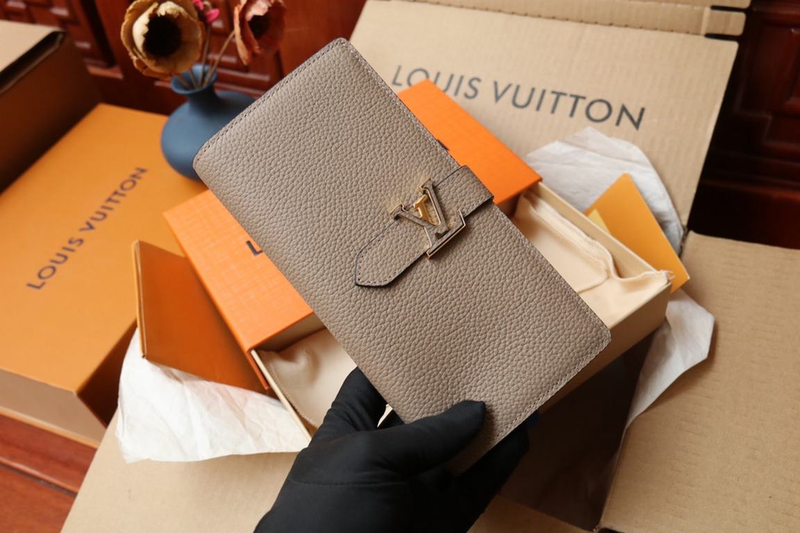 M81330This LV Vertical walletInspired by Capucines handbags, this wallet in soft grained Taurillon leather is embellished with LV letters for the sliding closure. It opens to reveal a color-blocked lining and features a 